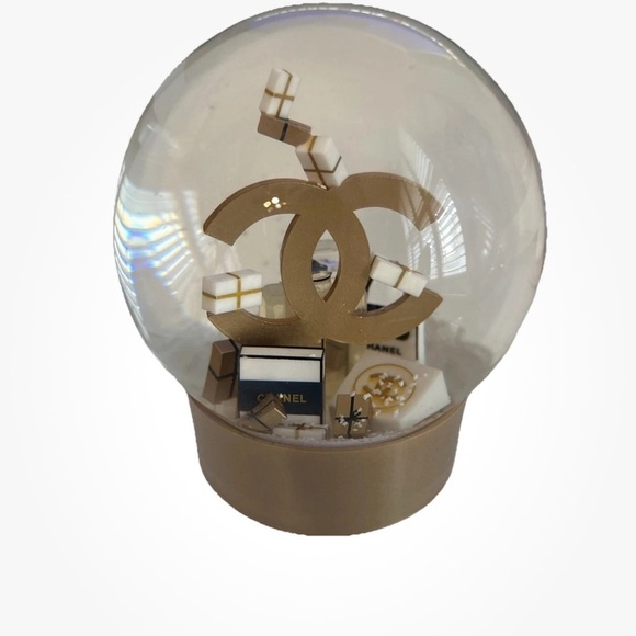 Chanel Snow Globe 2022 Limited Edition CC Logo Gift Boxes & No.5 Perfume Holiday - Picture 3 of 3